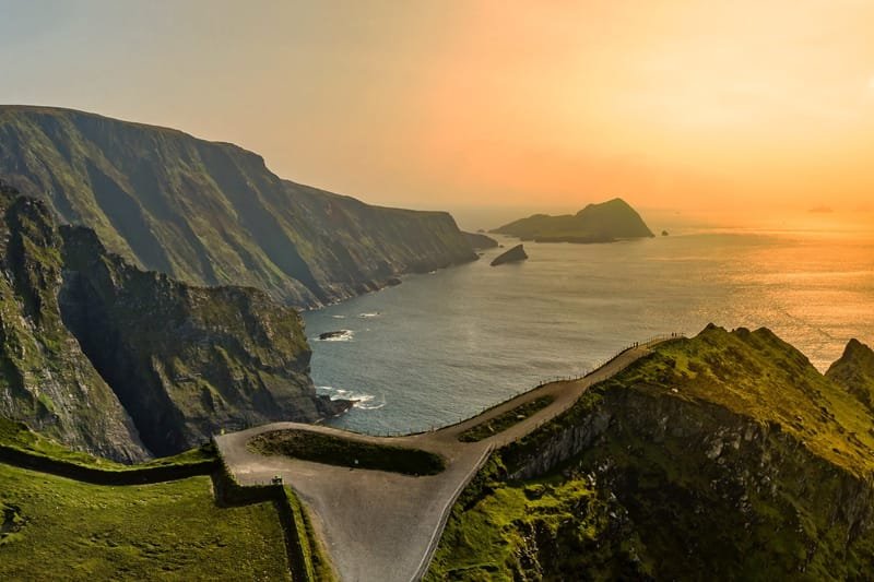 Cliff paths and Atlantic views at Kerry Cliffs