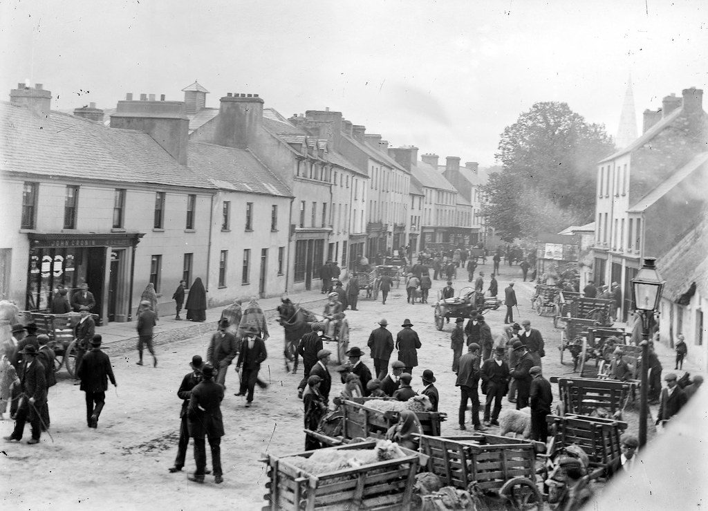College Street on a Market Day, 1900–1920