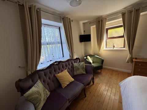 Deluxe King Room · Room 4, photo 5